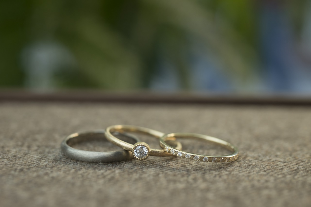 結婚指輪と婚約指輪の重ね付け | 手作り結婚指輪・婚約指輪の鎌倉彫金工房